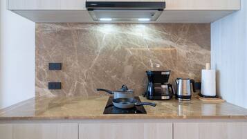 Apartment, 1 Bedroom (Ozone Condo in Excellent Laguna Area) | Private kitchen