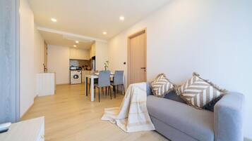 Apartment, 1 Schlafzimmer (Ozone Condo Prestigious Laguna Area) | Wohnbereich