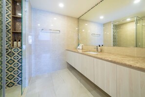 Apartment, 1 Bedroom (Ozone Condo Prestigious Laguna Area) | Bathroom - Ozone 1Br Condo In Prestigious Laguna Area (Wichit)