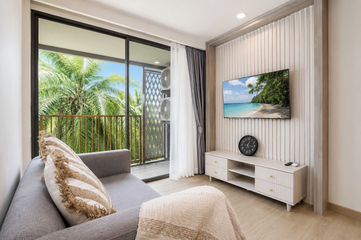Appartamento, 1 camera da letto (Ozone Condo Prestigious Laguna Area) | Area soggiorno | TV LED 55 pollici con canali digitali