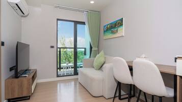 In-room safe, iron/ironing board, free WiFi
