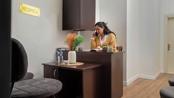 Deluxe Double Room, City View | Lobi