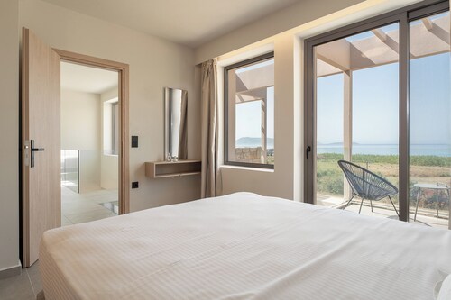 Villa Frame | Quiet Luxury with 2 Jacuzzis & Panoramic Sea View in Methoni