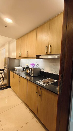 Family Studio, Non Smoking, City View | Private kitchen - The Royal Bloom Room-1409TowerA (Pasay)