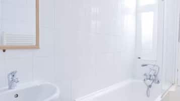 Hårføner, håndklær, såpe og sjampo