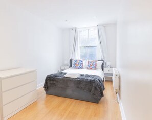 1 bedroom, iron/ironing board, WiFi, bed sheets - Cozy 1 bedroom in Kensington (London)