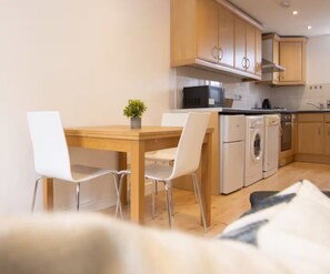 Dining - Cozy 1 bedroom in Kensington (London)