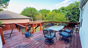Outdoor dining - 3BR Haven, Garage & Fenced Yard, Near Costco, Randolph AFB, and New Braunfels (Universal City)