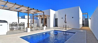 Desert Luxury Villa, Pool, Rooftop, Near Airport