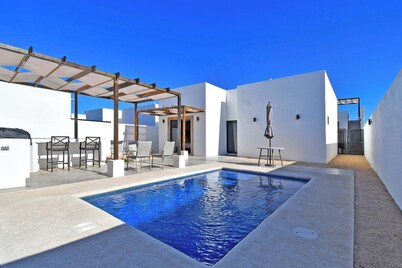 Desert Luxury Villa, Pool, Rooftop, Near Airport