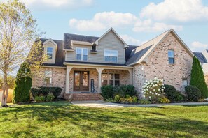 Exterior - Nashville Oasis 4 Bed 3 Bath Home 30 MINUTES TO DOWNTOWN - 35 Nashville Airport (Pleasant View)