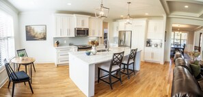 Interior - Nashville Oasis 4 Bed 3 Bath Home 30 MINUTES TO DOWNTOWN - 35 Nashville Airport (Pleasant View)