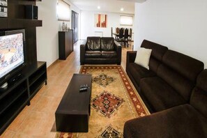 TV - Wonderful Villa with a Private Swiming Pool (Febres)
