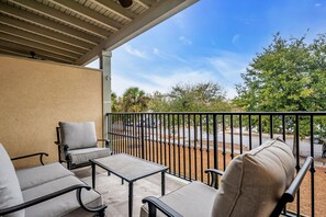 Terrace/patio - Beautiful VIP  2/2.5 Townhome in the heart of Bluffton. Walk or bike to Town. (Bluffton)