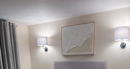 Luxury 2BR Wembley Stadium | Parking + Balcony