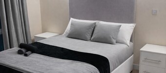 Luxury 2BR Wembley Stadium | Parking + Balcony