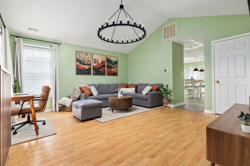 Heart of Luray - Charming 3BR, Walk to Shops, Near Caverns & Skyline Drive