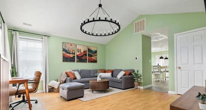 Heart of Luray - Charming 3BR, Walk to Shops, Near Caverns & Skyline Drive