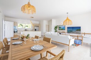 Dining - Villa Andrea: where the Caribbean is lived with calm and elegance. (Case-Pilote)