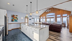 Interior - Sounds Good - Sound front home with stunning views and hot tub (Buxton)
