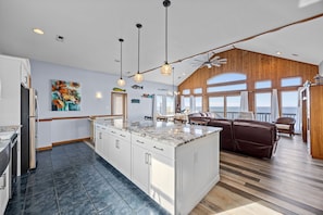 Interior - Sounds Good - Sound front home with stunning views and hot tub (Buxton)
