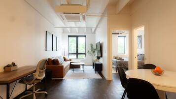 ์ํํธ, ๊ธ์ฐ | ๊ฑฐ์ค ๊ณต๊ฐ | ์ผ์ด๋ธ ์ฑ๋ ์์ฒญ์ด ๊ฐ๋ฅํ 42์ธ์น ํ๋ฉด TV