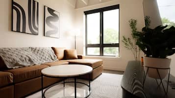 Apartment, Non Smoking | Living area | 42-inch flat-screen TV with cable channels