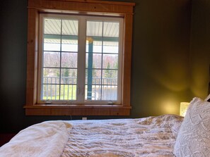 5 bedrooms, iron/ironing board, WiFi, bed sheets - Cajun Cabin Private Nature Resort (Minden Hills)