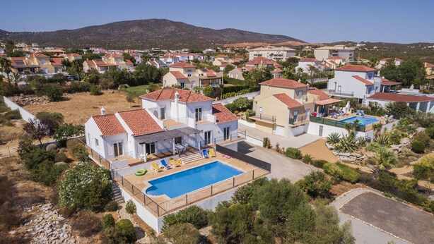 Exterior - A spacious three-floor villa perfect for relaxing with friends or family. (Estoi)