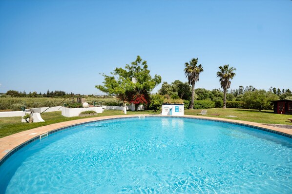 Swimming pool area - A peaceful Fuseta escape with terrace, garden, and private parking. (Fuseta)