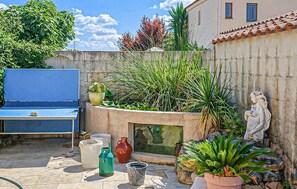Property grounds - Awesome home in Oraison with private swimming pool, can be inside or outside (Oraison)