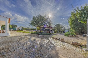 Property grounds - Relax with sunrise, sunset, and countryside scenery from your private terrace. (Estoi)