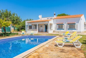 A heated pool - Relax with sunrise, sunset, and countryside scenery from your private terrace. (Estoi)