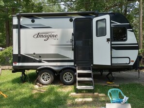 Exterior - Cozy 1-bedroom recreational vehicle in lovely Austin with AC (Austin)