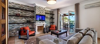 Enjoy your own private villa in Estoi with optional heated pool.