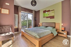 4 chambres, fer et planche à repasser, Wi-Fi gratuit, draps fournis