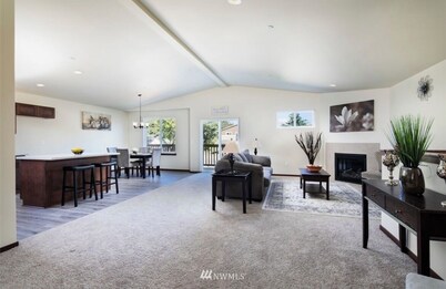 Serene 3-bedroom house perfect for relaxing stays in SeaTac, Burien, Seattle
