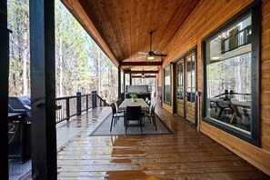 Outdoor dining - Swing, Games, EV, Hot Tub, Fire Pit, Black Diamond (Broken Bow)