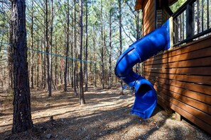 Children’s area - Swing, Games, EV, Hot Tub, Fire Pit, Black Diamond (Broken Bow)