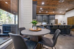 Dining - Swing, Games, EV, Hot Tub, Fire Pit, Black Diamond (Broken Bow)