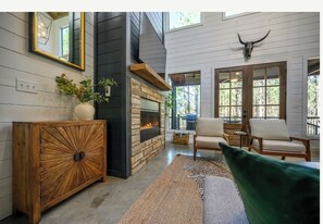 Smart TV, fireplace, video games, foosball - Swing, Games, EV, Hot Tub, Fire Pit, Black Diamond (Broken Bow)