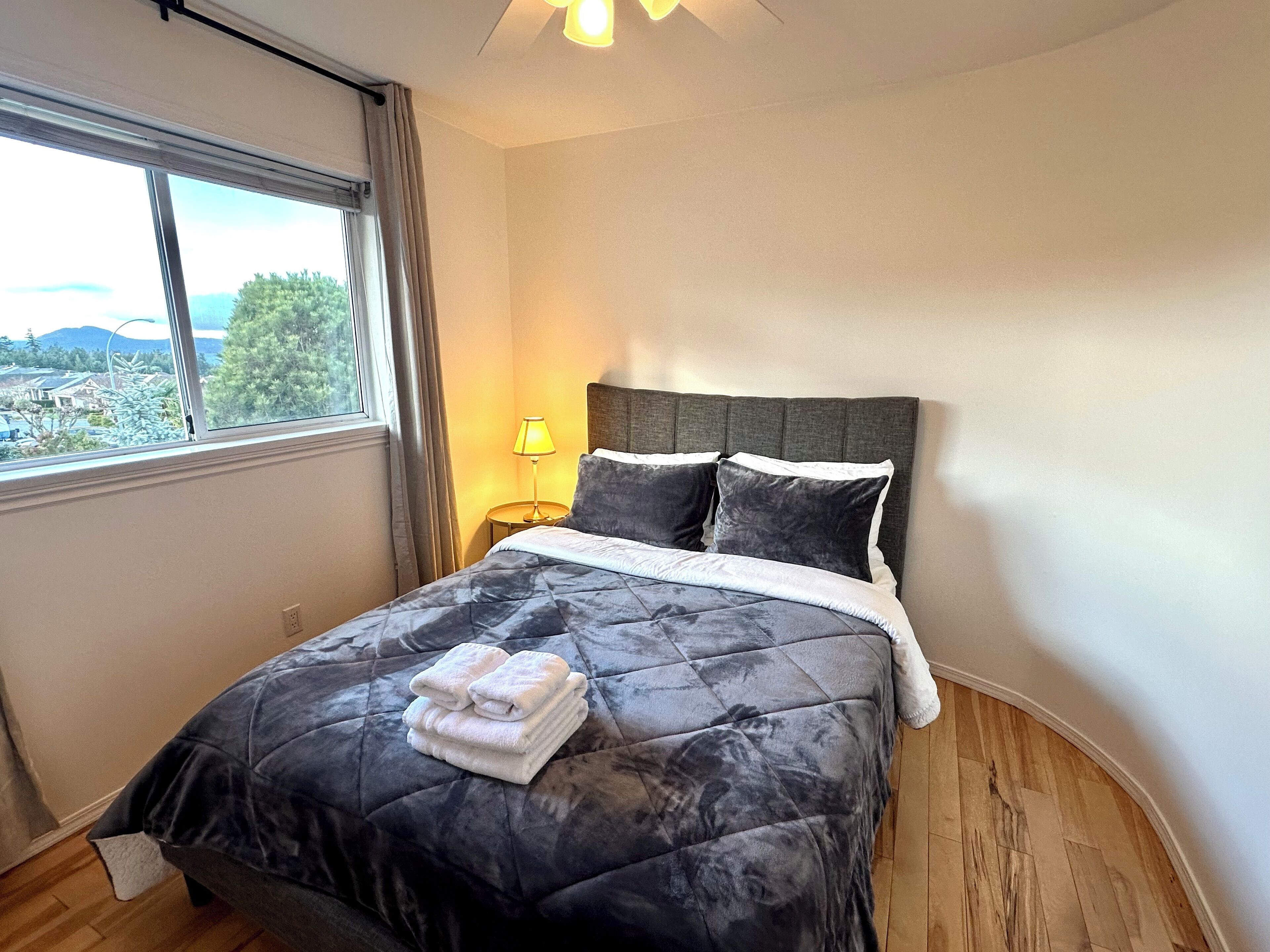 4 chambres, fer et planche à repasser, Wi-Fi, draps fournis