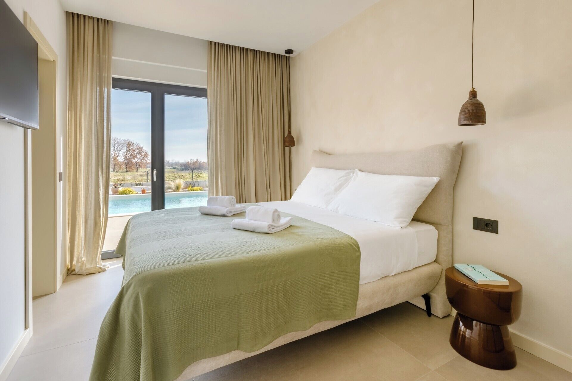 4 bedrooms, internet, bed sheets