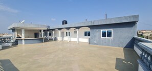 Terrace/patio - OUEDO APARTMENT: A FURNISHED STUDIO OF THE HIGHEST STANDARD WITH A SEA VIEW (Cotonou)