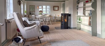 Amazing home in Humble with WiFi