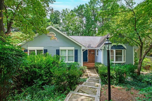 Spacious 4- bedroom 3-bath house in marvelous Carrboro, NC!!!