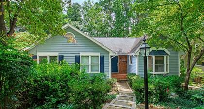 Spacious 4- bedroom 3-bath house in marvelous Carrboro, NC!!!
