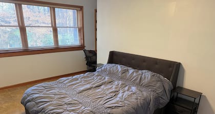 Spacious 4- bedroom 3-bath house in marvelous Carrboro, NC!!!