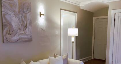 Stylish Furnished Private Milwaukee Apt - Close to Local Attractions