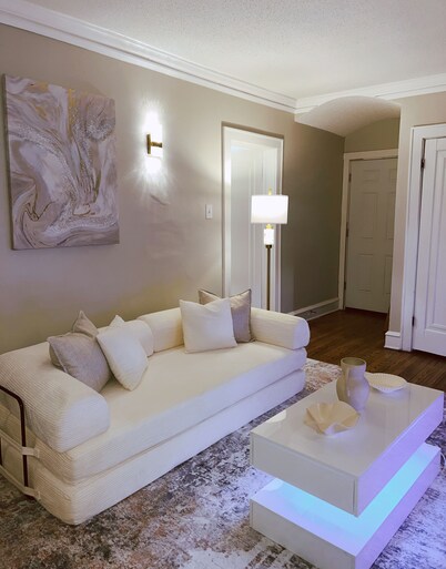 Stylish Furnished Private Milwaukee Apt - Close to Local Attractions